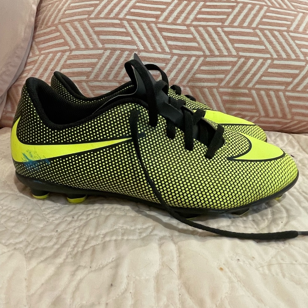 Nike cleats size 4 youth